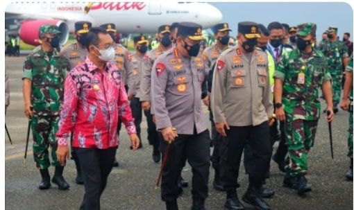 Kedatangan Kapolri Listyo di Ambon Disambut Wagub