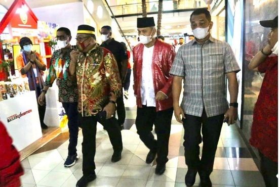 GUBERNUR KUNJUNGI  PAMERAN  SANGAT BAHAGIA DISABUT HANGAT UMKM UCAPAN TERIMAKASIH