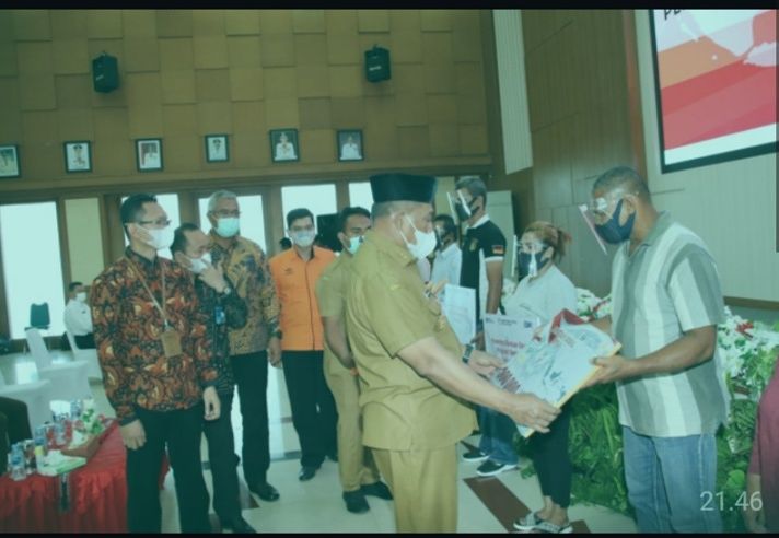 Diluncurkan Presiden, Gubernur Maluku Serahkan Bantuan Sosial 2021