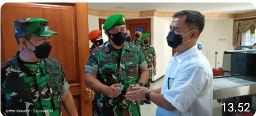 Dandim 1504/Ambon Serta Jajaran Turut Lepas Kepergian  Dankodiklat TNI di Bandara Pattimura