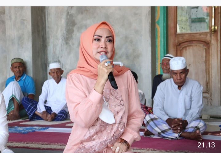 Ina Latu Terus Berbagi Kasih-491 Paket Sembako Diberi BuatPara Janda & Penghulu Masjid 
