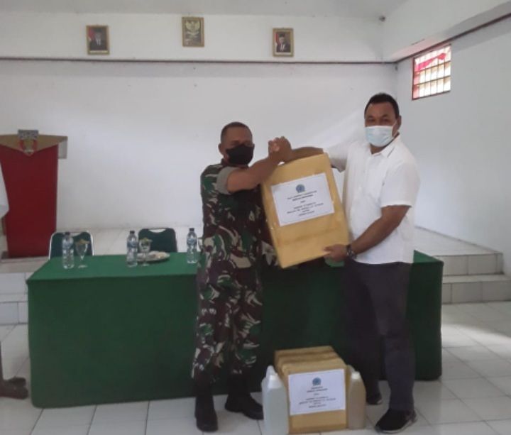 SELURUH NEGERI DI KECAMATAN SAPARUA DAPAT PERALATAN  KESEHATAN DARI DANREM