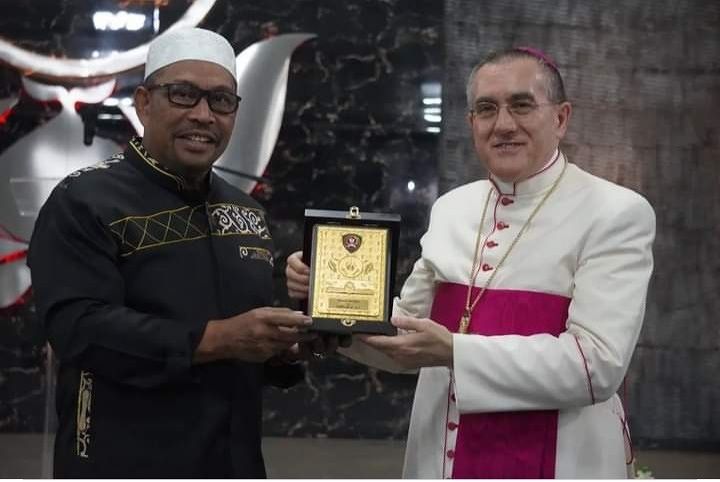 GUBERNUR BERSYUKUR DAPAT SALING BERBAGI DENGAN PARA PASTOR8