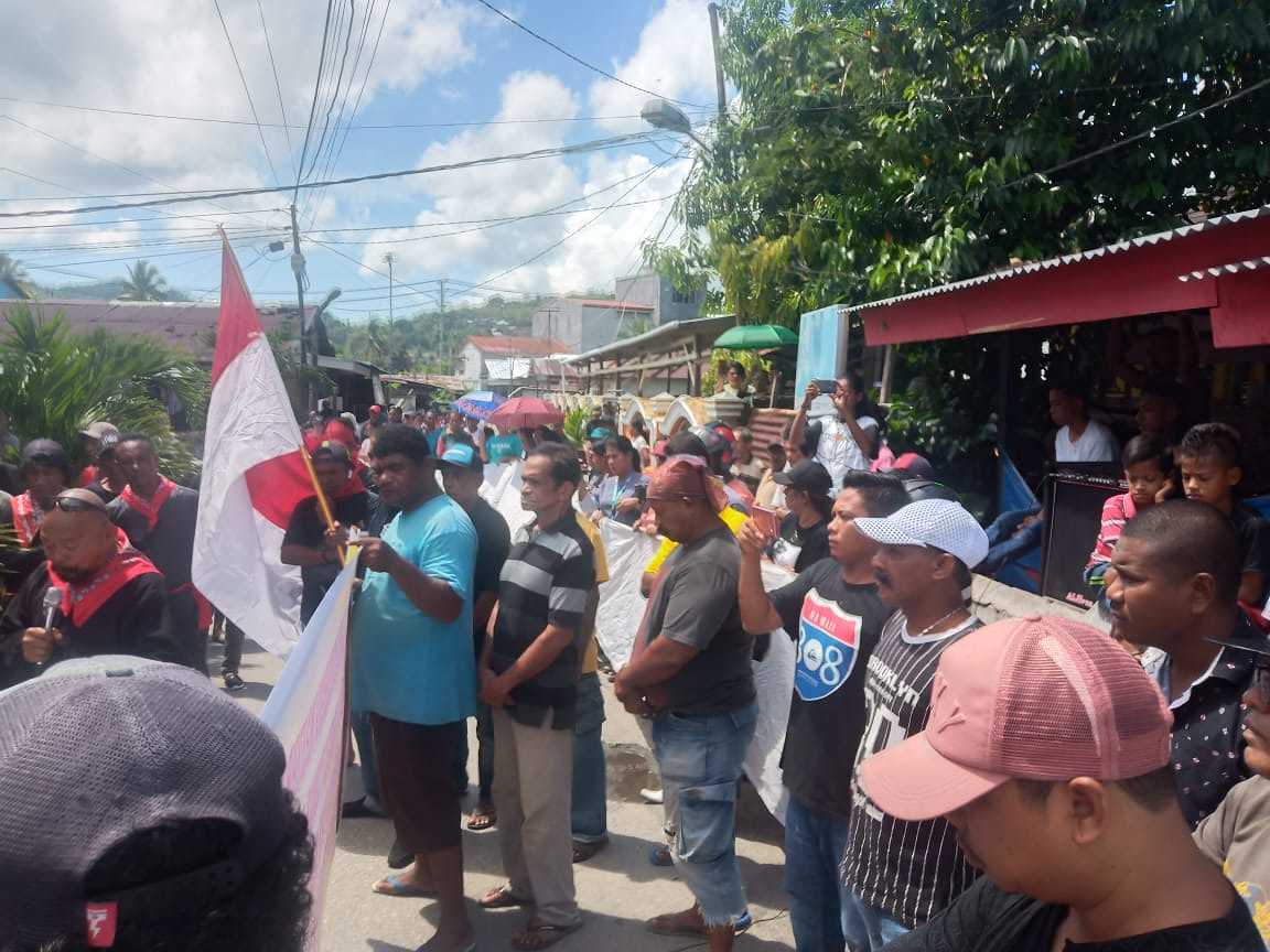 Pengangkatan Raja Passo Difinitif Tak Sesuai Perneg, Puluhan Warga Gelar Unjuk Rasa 