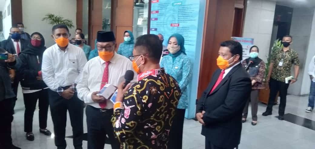 DPD PDIP Serahkan 4800 Alat Rapidtest dan Masker Bagi Gustu Covid-19 Maluku 