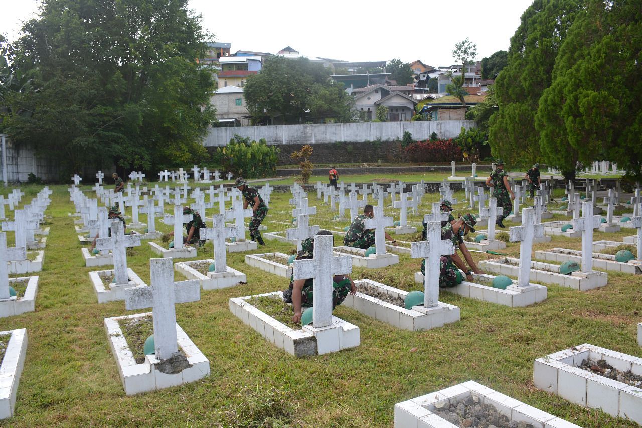 Danrem : Taman Makam Pahlawan Dibersihkan Jelang HUT Korem 151 Binaiya