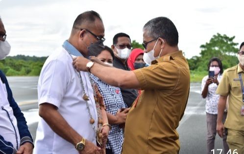 Forum OPD Kominfo Provinsi Maluku Disambut Ritual Adat Malra