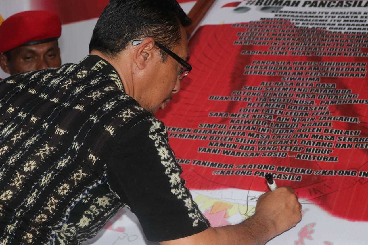 Hadiri Dialog Kebangsaan, Wagub Ulas Napak Tilas Bung Karno di Saumlaki