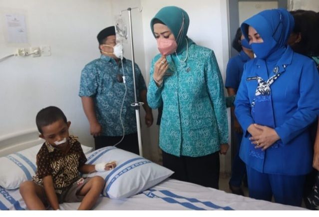 Wi Kunjungi Anak Operasi BIbir Sumbing Di Lantamal IX