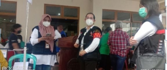 2500 Guru di Vaksin Oleh 100 Tenaga Medis