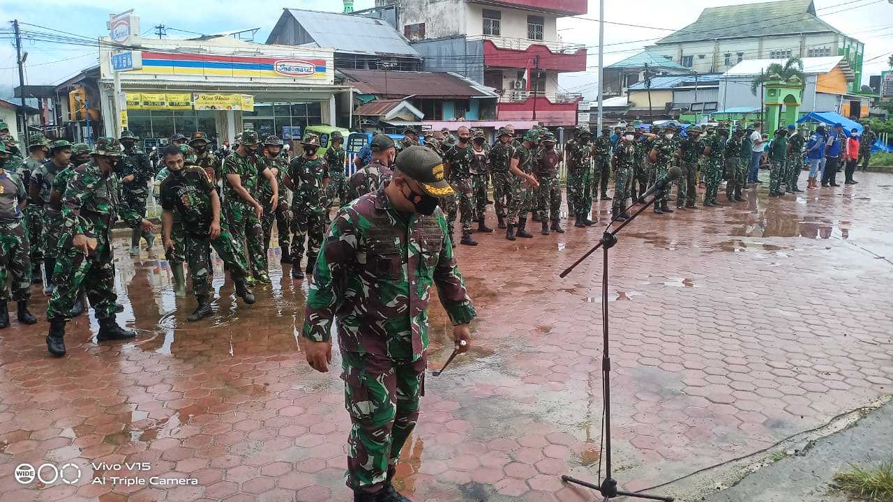 DANDIM1504/AMBON PIMPIN PEMBERSIHAN TAMAN MAKAM BAHAGIA KAPAHAHA