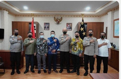 OJK SAMPERIN POLDA MALUKU UNTUK BERSILATURAHMI