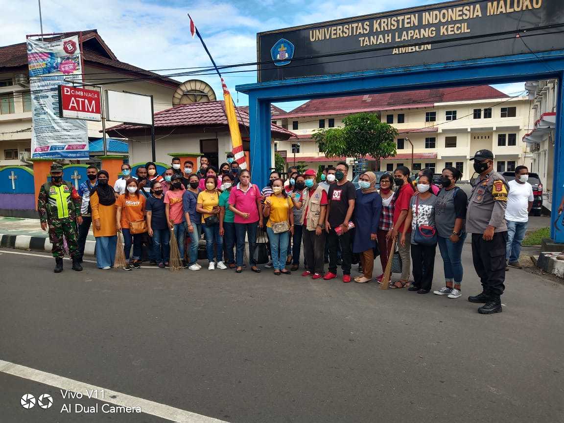 Sambut HUT Kota Ambon Ke 446, Babinsa Koramil Nusaniwe Karya Bakti Bersama Warga Binaan