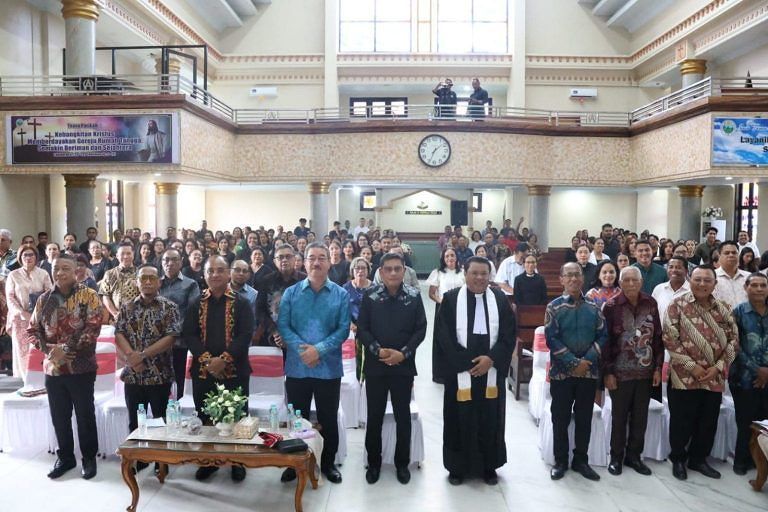Hadiri peresmian dan pentahbisan gedung Pastori I Jemaat GPM Galala-Hative Kecil, Gubernur Maluku: Jadikanlah Sebagai “Laboratorium Kasih”