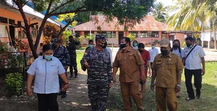 Danlanal Aru Buka Kegiatan Karya Bakti dan Bakti Sosial di Desa  Durjela, Ini Yang dilakukan