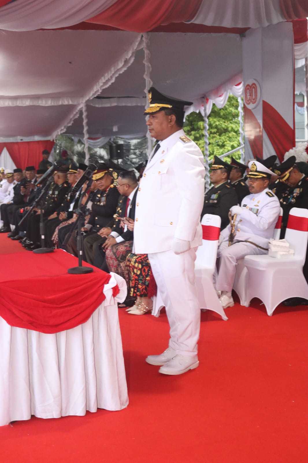 Wagub Maluku Pimpin Penurunan Bendera Sang Merah Putih Di Ambon