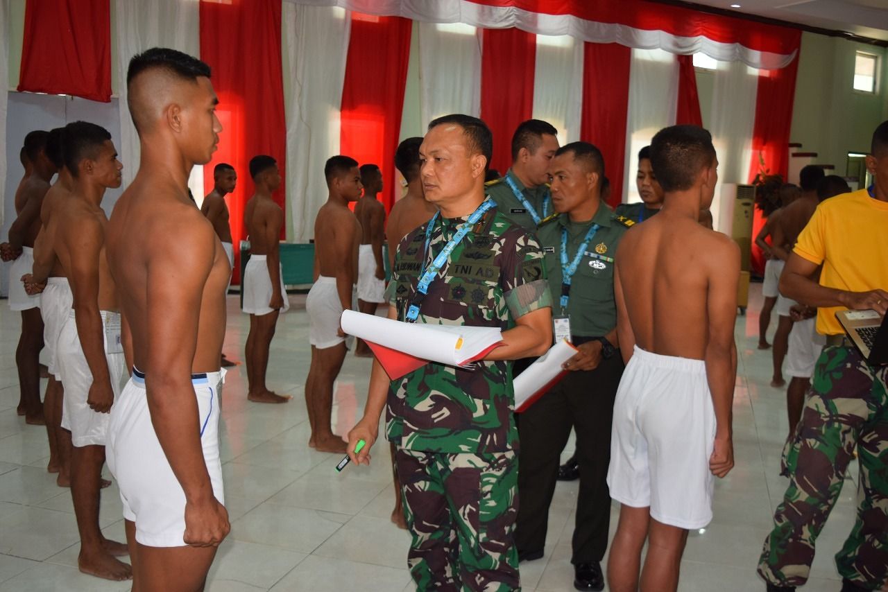 Korem 151/ Binaiya gelar Sidang Parade.