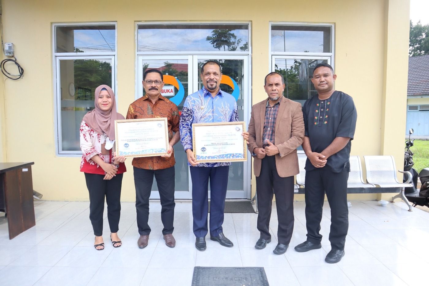 Dua OPD Kabupaten Seram Bagian Timur Masuk Zona Hijau, Ombudsman Maluku Berikan Penghargaan.