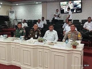 Pj. Wali Kota Ambon Rapat Bersama Pemerintah Pusat Untuk Mengatasi Inflasi Daerah Tahun -2024 