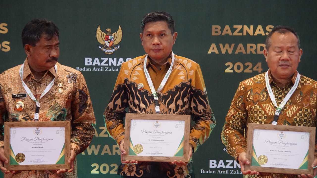 Dukung Program Baznas, Wattimena Terima Penghargaan