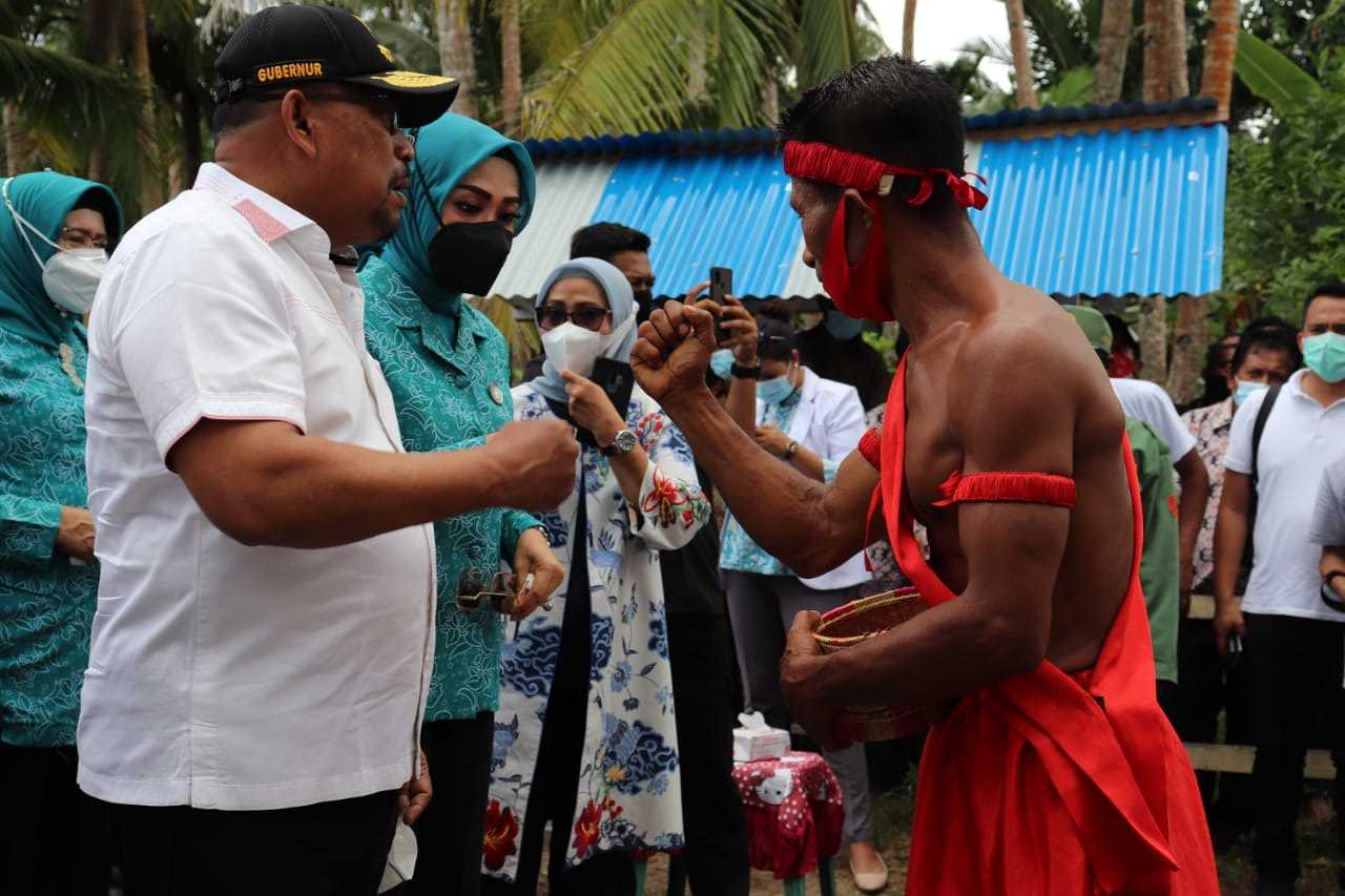 Kunjungi Desa Wangel dan Durjela, Gubernur dan Ketua TP-PKK Provinsi Maluku Disambut Warga