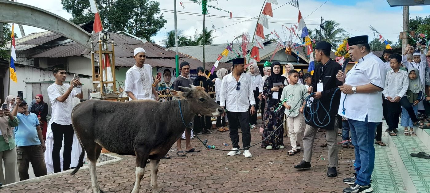 Ririmasse Serahkan Hewan Kurban Untuk Di Bagikan  ke Mesjid di Kota Ambon