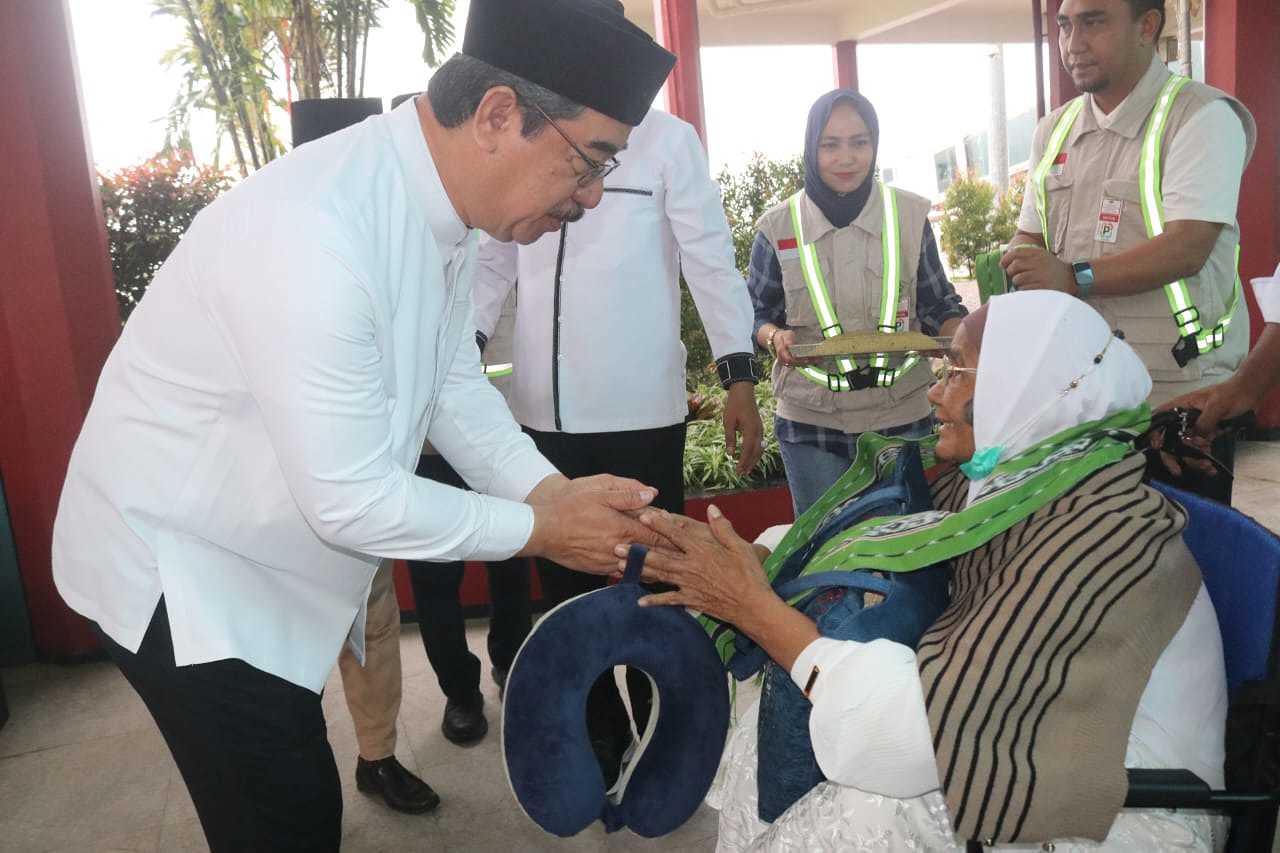Gubernur Sambut Kedatangan 390 Jemaah Haji Asal  Maluku