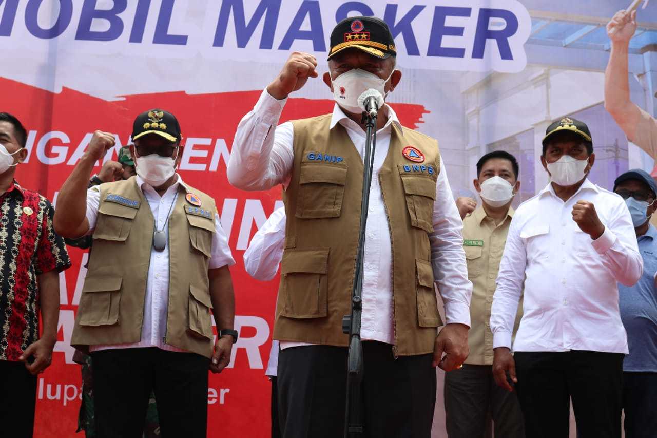 Didampingi Gubernur, Kepala BNPB Lepas Gerakan Mobil Masker di Ambon