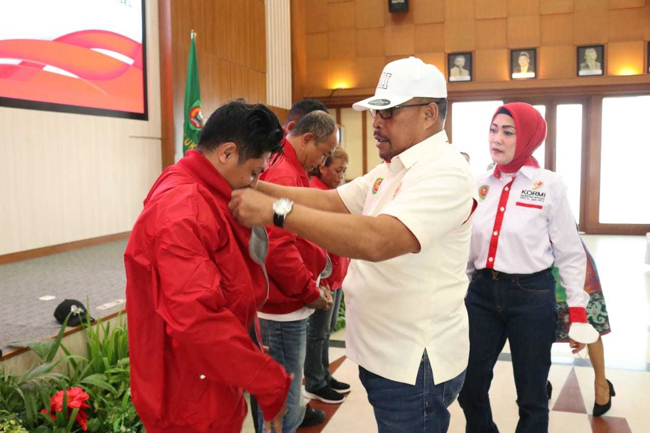 Gubernur Lepas Kontingen KORMI Maluku ke FORNAS Palembang