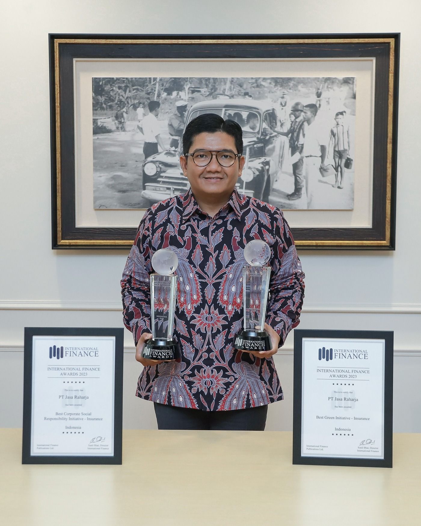 Sukses Jalankan TJSL Berkelanjutan, Jasa Raharja Raih Dua Penghargaan  Internasional di Ajang 11th Annual International Finance Awards 2023