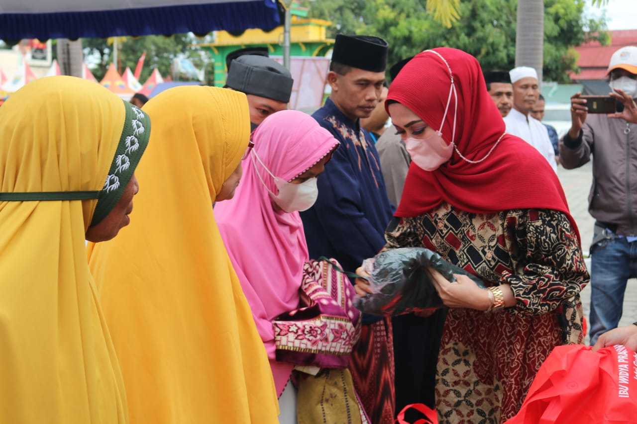 Setelah Ambon-Jasirah Leihitu, Isteri Gubernur Widya MI Berbagi Berkah  Dengan Masyarakat SBB