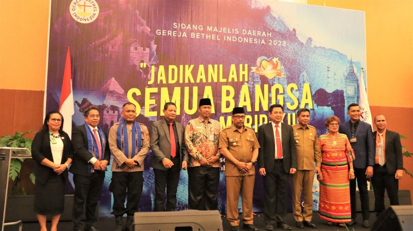 GUBERNUR MALUKU BUKA SIDANG MAJELIS DAERAH BPD MALUKU GBI