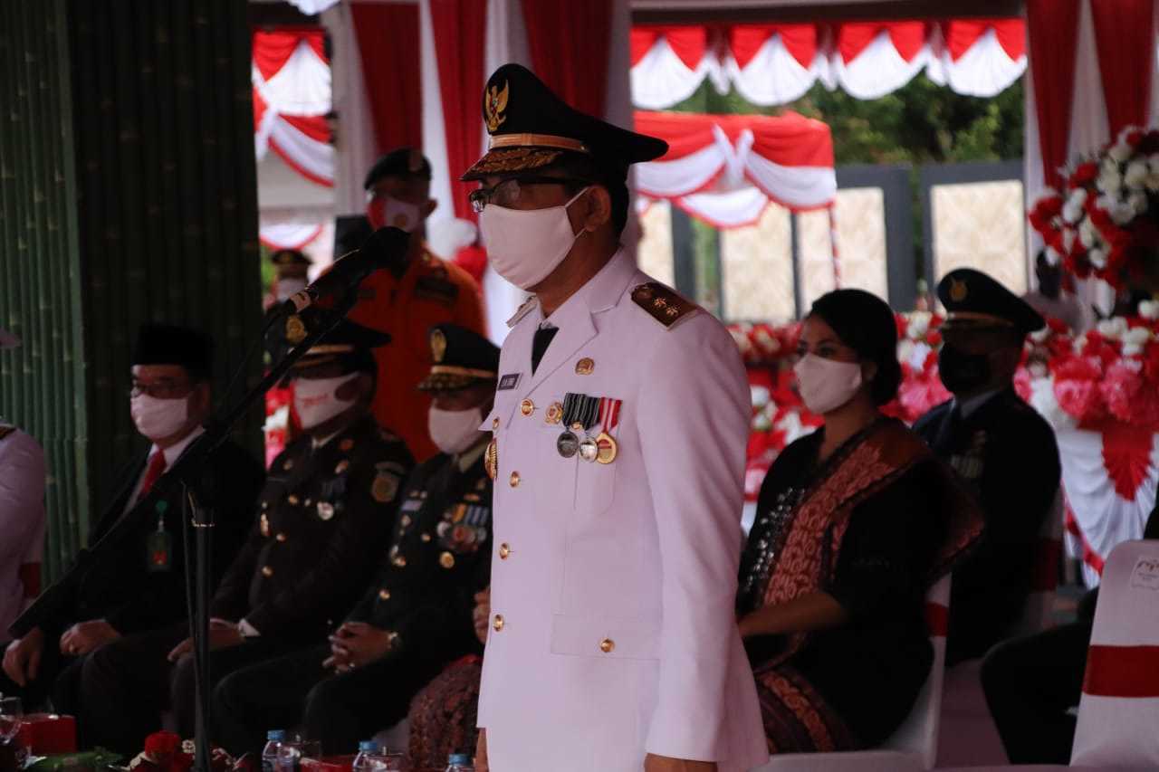 Wagub Maluku Pimpin Upacara Penurunan Bendera di HUT RI ke-75