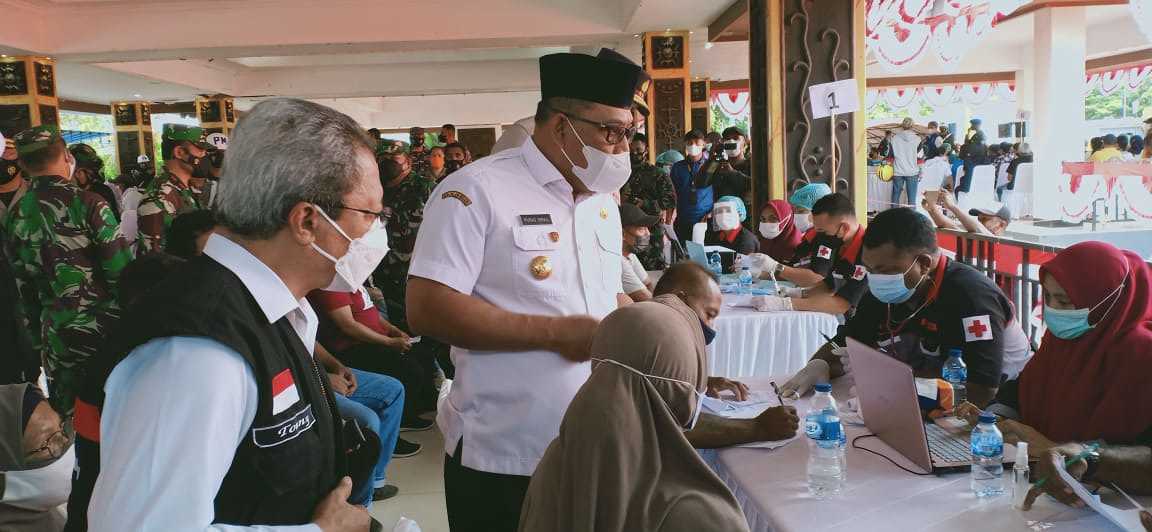 Gubernur Tinjau Pelaksanaan Vaksinasi Covid-19 Menuju 1 Juta Orang