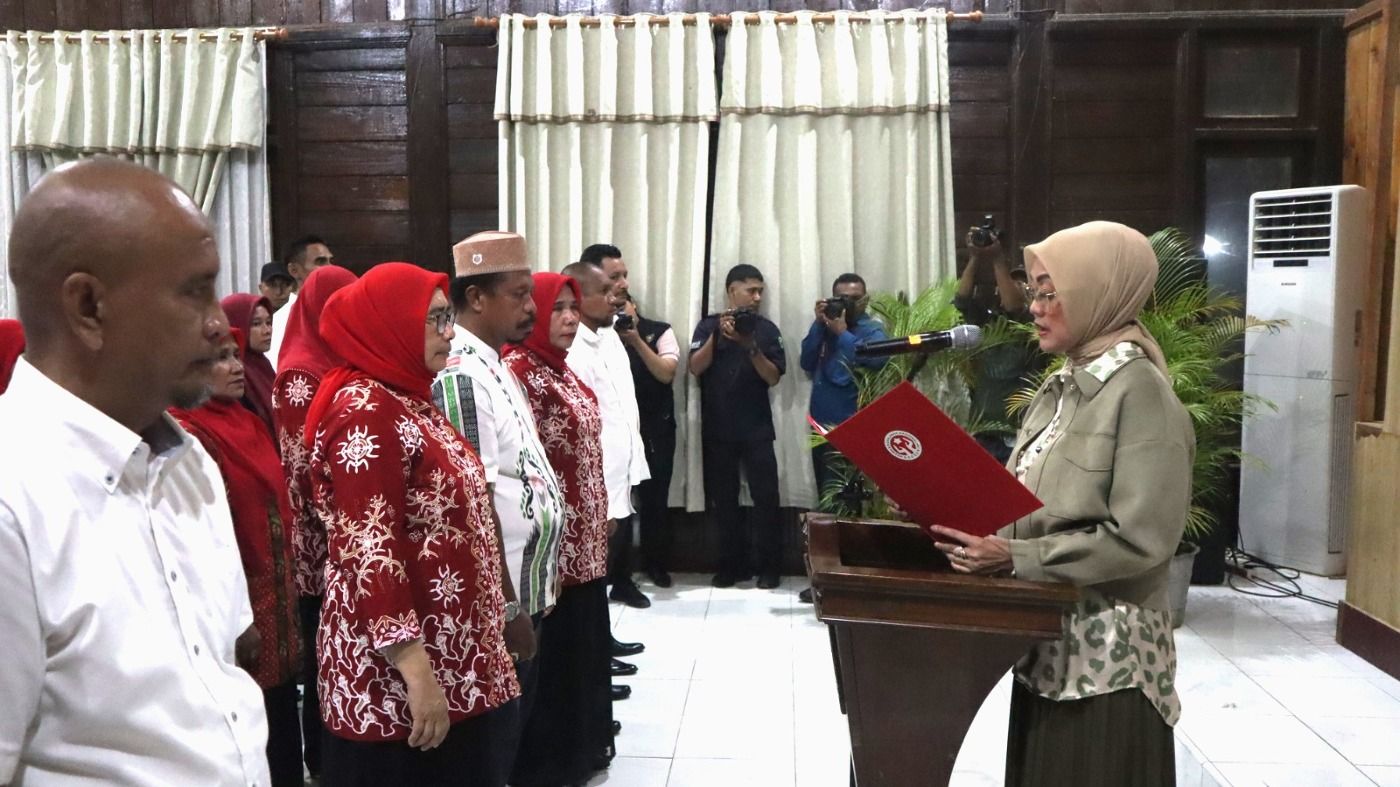 Widya Pratiwi Lantik Yulia Misa Keliobas Sebagai Ketua  Dekranasda Kabupaten SBT 