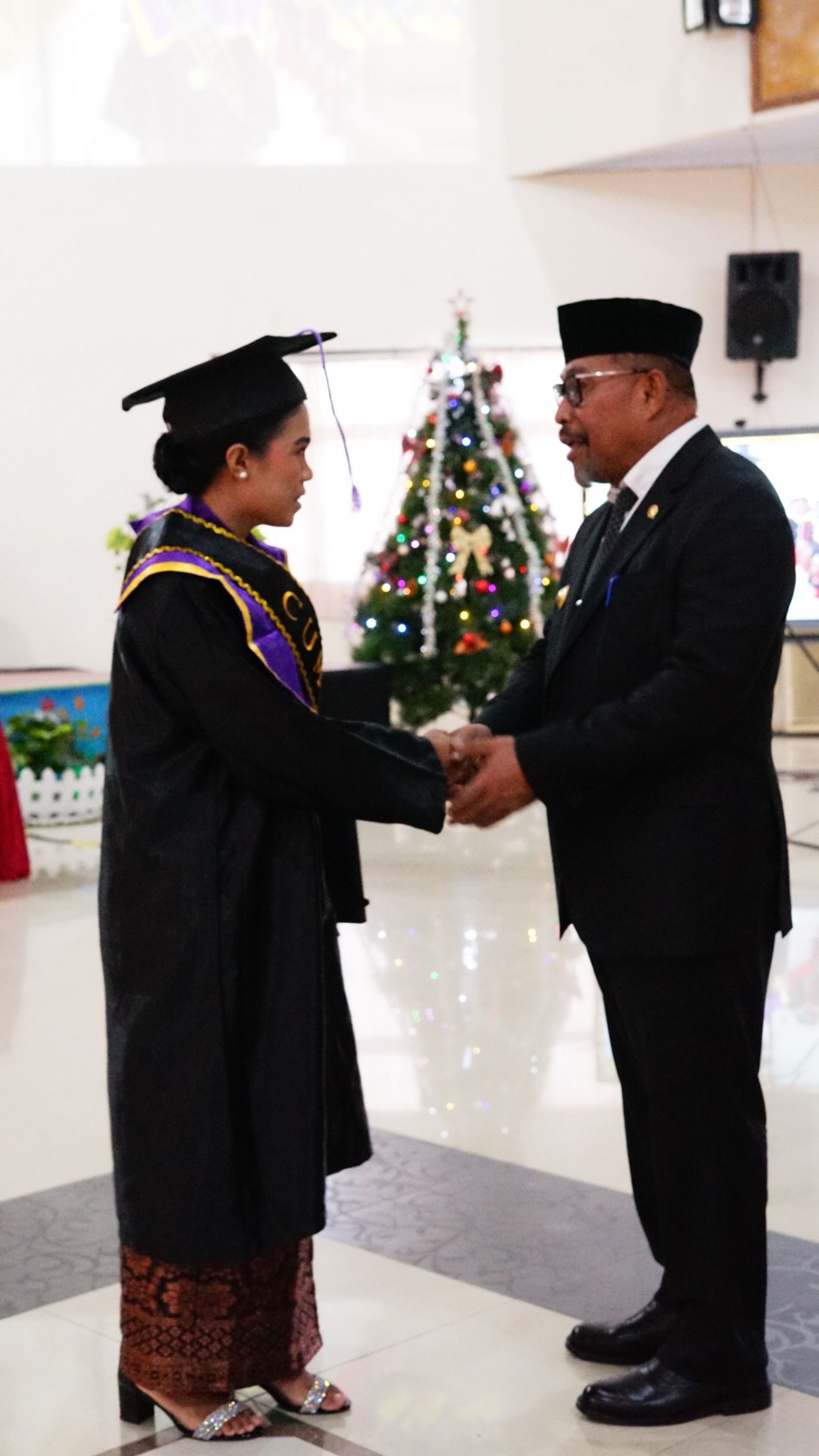 GUBERNUR HADIRI WISUDA IAKN PERIODE II TAHUN 2023