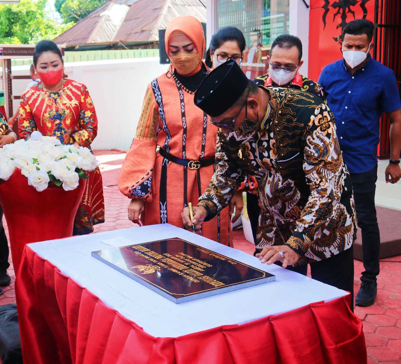 Galeri, Cafe dan Mini Outlet Dekanasda Maluku Diresmikan, Ini Pesan Gubernur Murad Ismail 