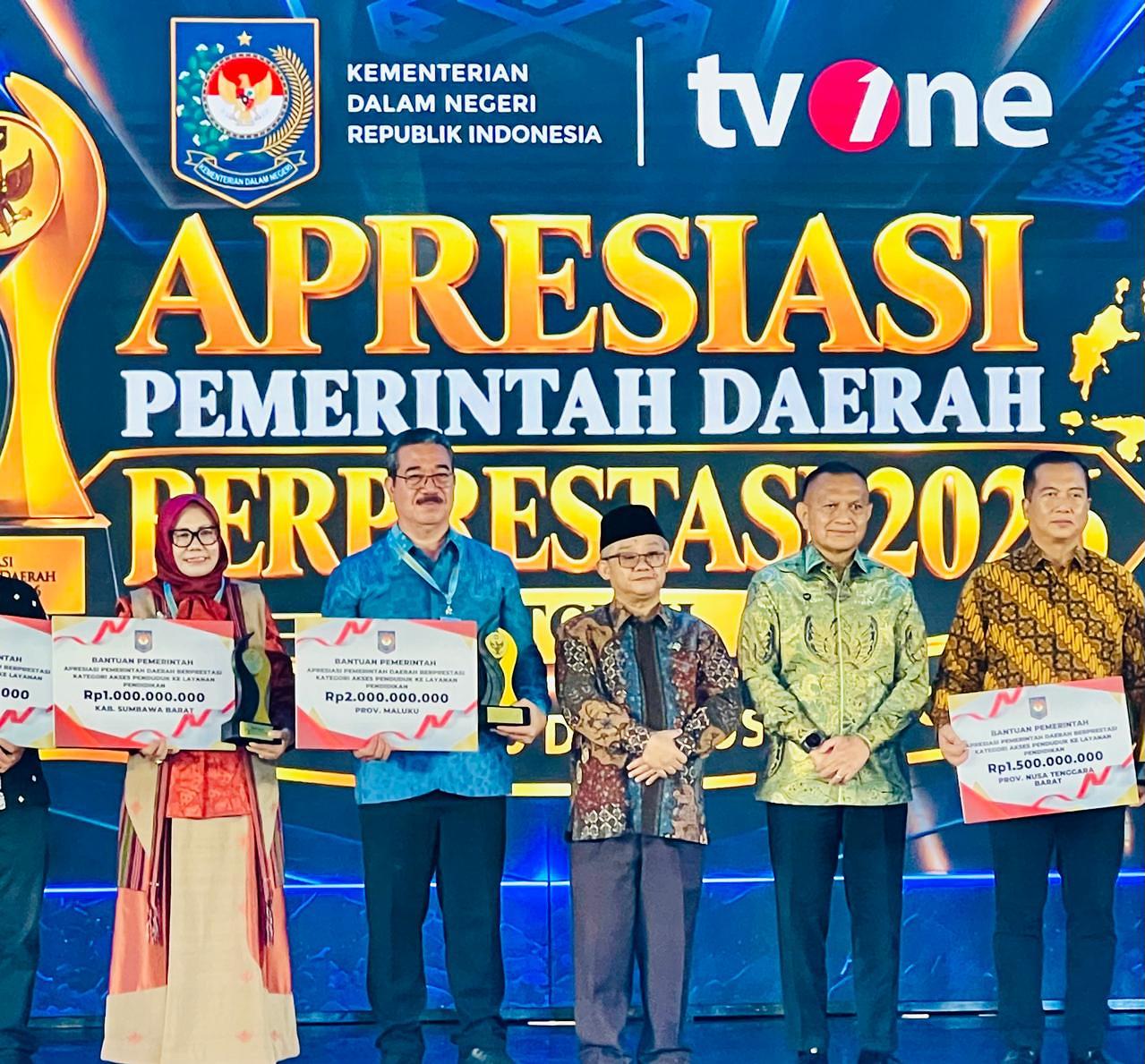 Gubernur HL Buktikan Kinerja Nyata di Tengah Tantangan : Maluku Raih Penghargaan Terbaik I dan Stimulan Rp 2 Miliar dari Kemendagri
