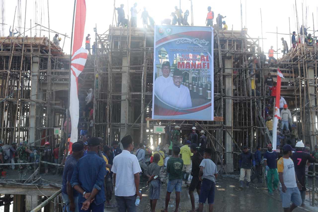 Kunker di Malra, Gubernur Luangkan Waktu Tinjau Pengecoran  Masjid Terapung Al-Manafi Ohoi Dian Darat