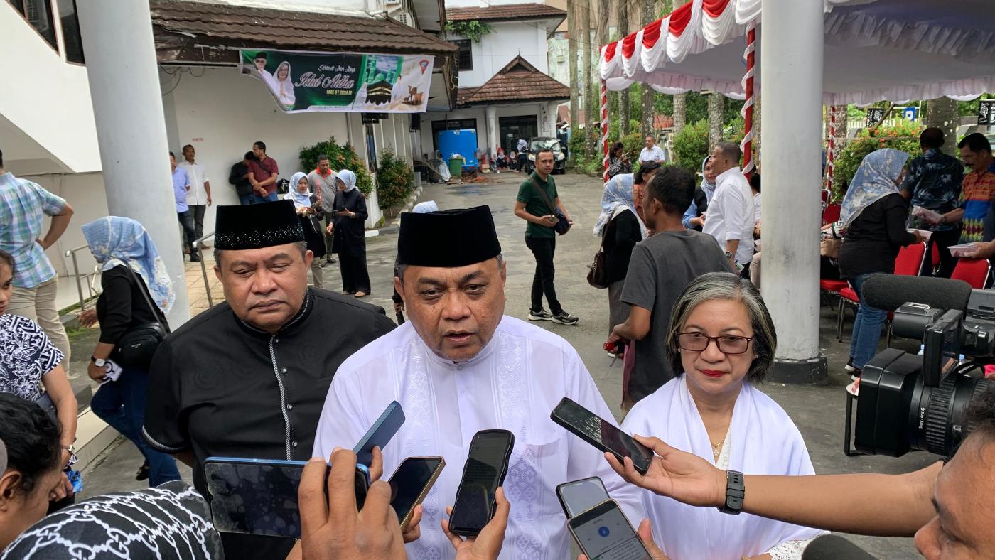 Rayakan Idul Adha, Majelis Taklim  Al- Madinah Ambon Berbagi Hewan Qurban 