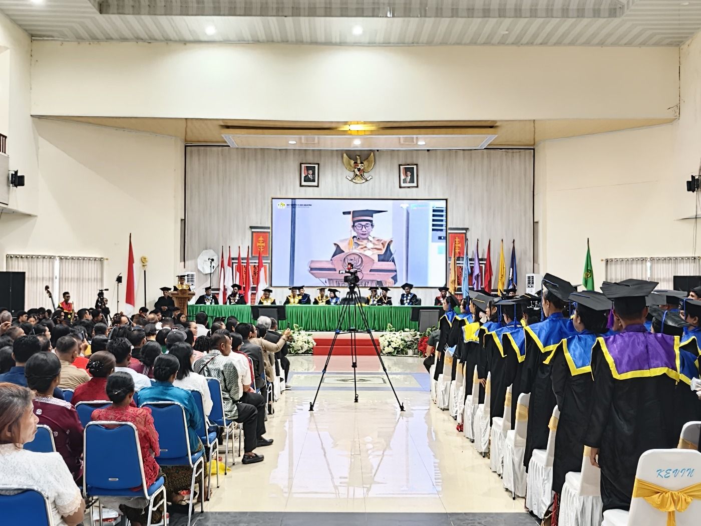 Hadir di Wisuda IAKN Ambon, Gubernur Lewerissa Ingatkan Lulusan Siap  Beradaptasi dan Tingkatkan Kualitas Diri.