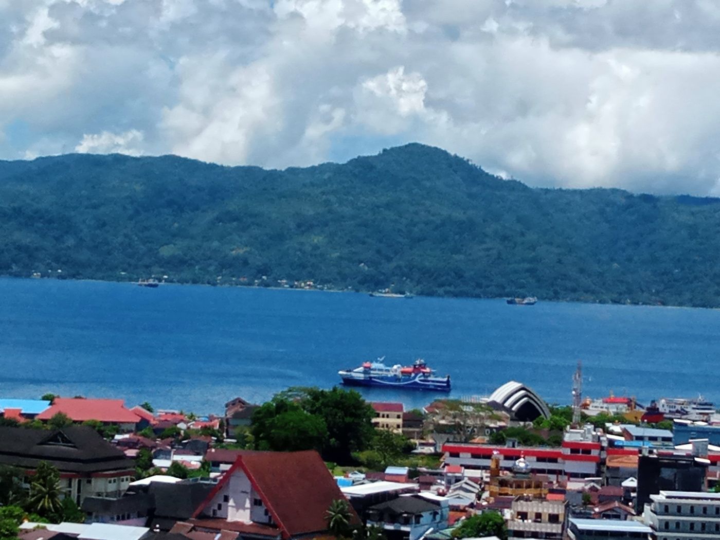 KMP Bahtera Nusantara 02 Jawab Tol Laut Maluku