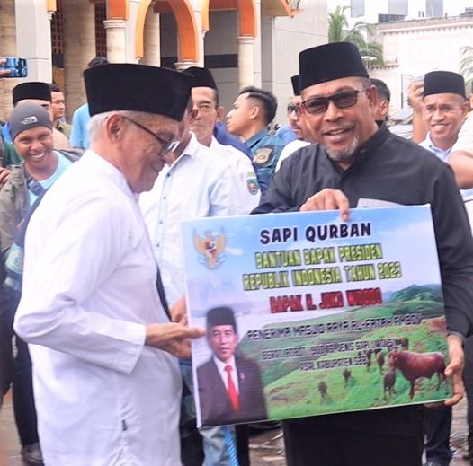 JELANG IDUL ADHA 1444H, GUBERNUR SERAHKAN SEJUMLAH BANTUAN HEWAN QURBAN