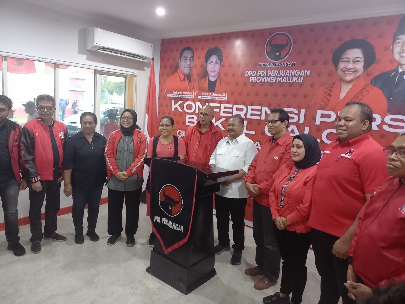 Balon Gubernur Maluku Jefri Rahawarin Resmi Mendaftar di PDIP