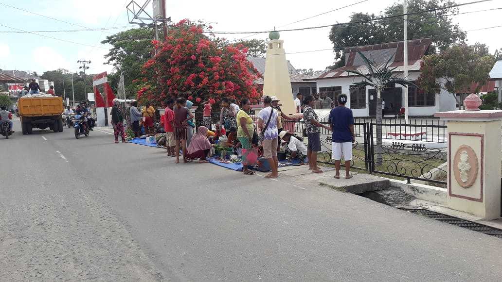 PKL WONRELI KECEWA DENGAN  PEMERINTAH KECAMATAN SOAL RELOKASI YANG TEBANG PILIH