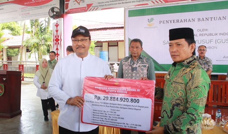 KUNJUNGI PROVINSI MALUKU, MENSOS BERI SEJUMLAH BANTUAN