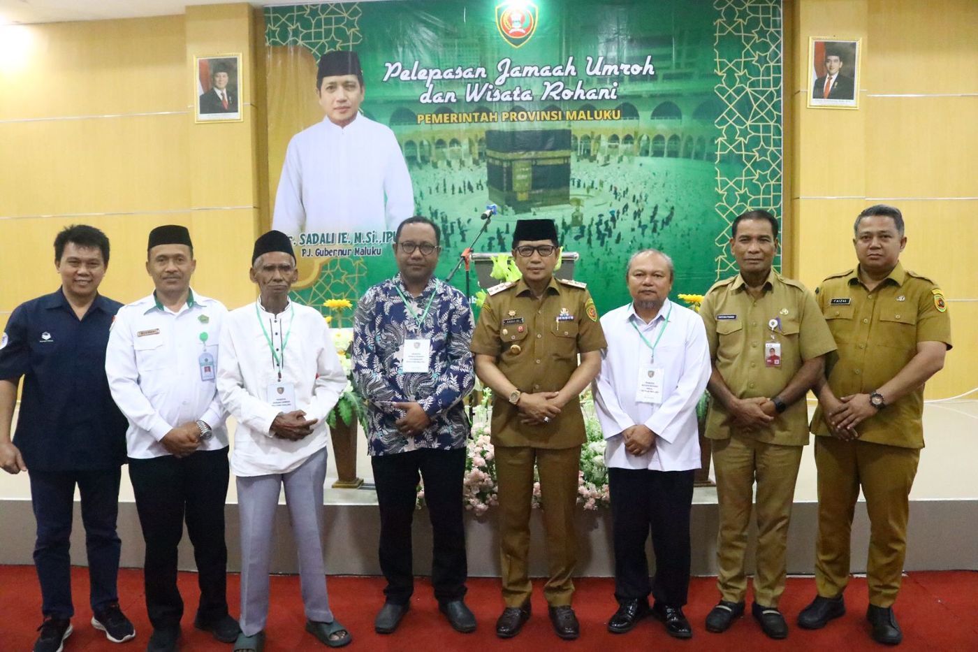 PEMPROV MALUKU BERI BANTUAN UMROH DAN WISATA ROHAN