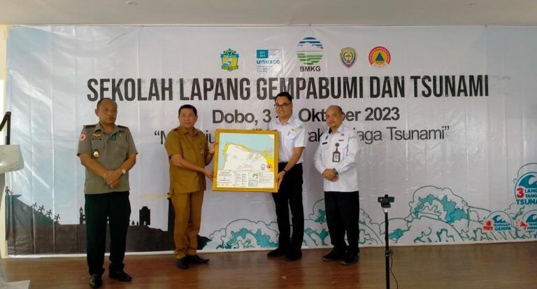 Buka Sekolah Lapang GempaBumi dan Tsunami, Ini Harapan Bupati Aru