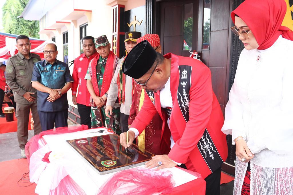Gubernur Murad Ismail Resmikan  Kantor Majelis Latupati Maluku