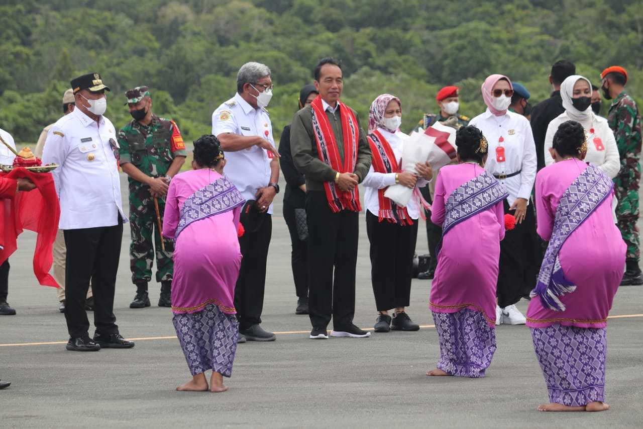 Presiden Jokowi Tiba di Kota Langgur, Maluku Tenggara